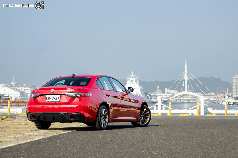 Alfa Romeo Giulia Sprint 長途試駕｜難以抗拒的義大利風情！