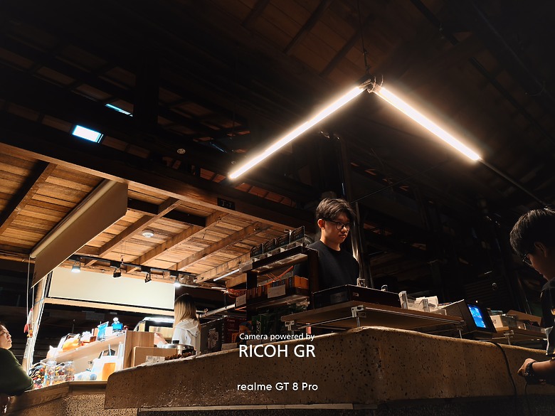 realme GT 8 pro × RICOH GR｜ 街拍的光影協奏曲