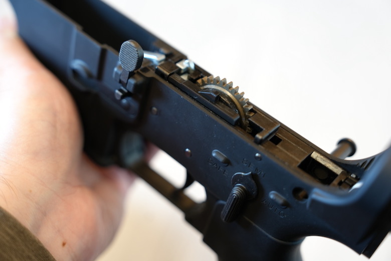 Tokyo Marui EVOLT M4A1 入手開箱! 挑戰 GBBR 的仿真尺寸,電槍科技的全新篇章