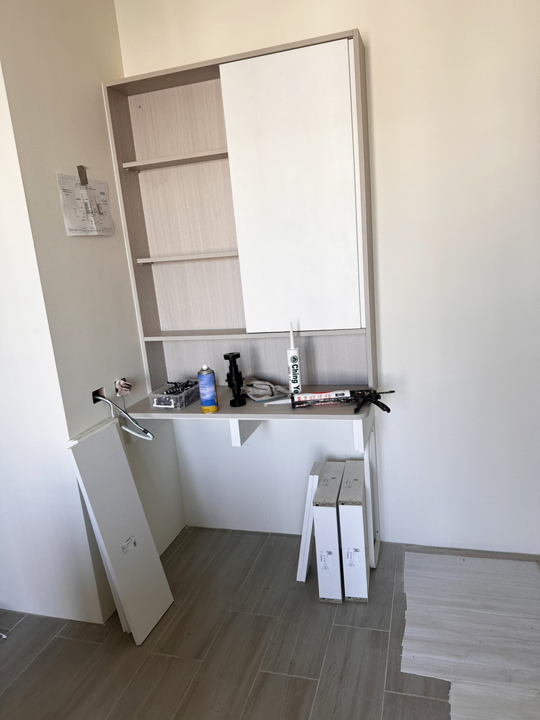 【開箱台南室內設計】白木灰的清爽日常｜斜角櫃與乾淨天花板的細節魅力