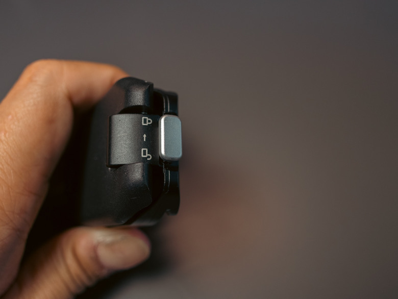 小周邊大方便|SmallRig Canon R50V L板+ Ulanzi Uka背包快掛套件 UKA07 簡易開箱