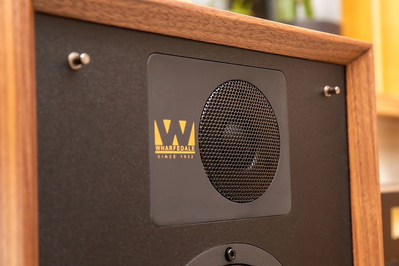 點我看大圖 ☕ 輕啜咖啡,沈浸於 Wharfedale Linton + NAD C3050 的復古聲學魅力 🎶