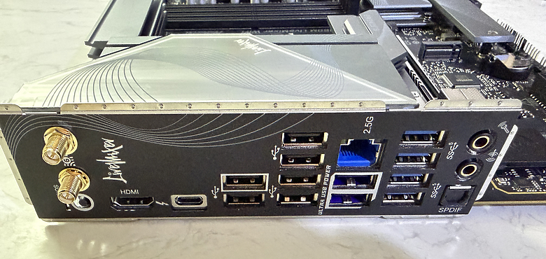 開箱 4K 有找CP取向創作者 M 板 B860M LiveMixer WiFi