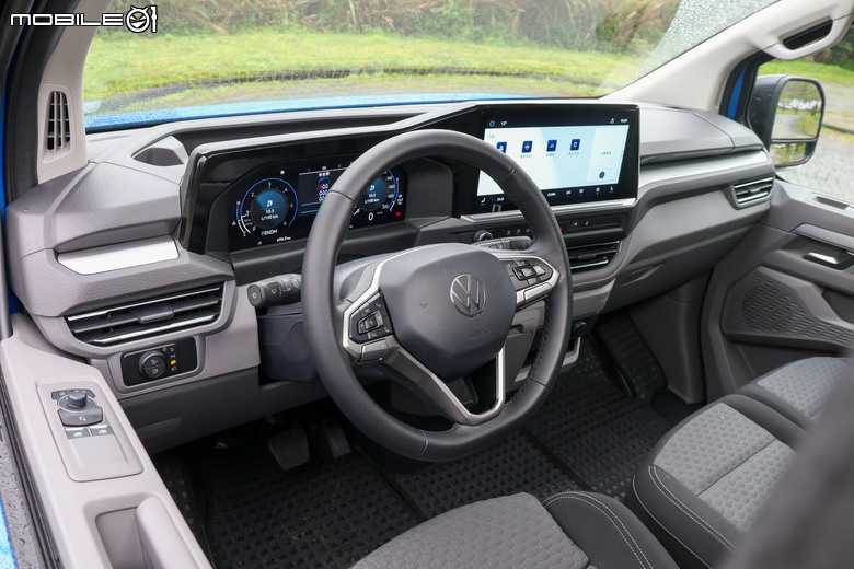 福斯商旅 Volkswagen Caravelle Life 170 試駕｜頂級的空間機能、載客商務皆能滿足！