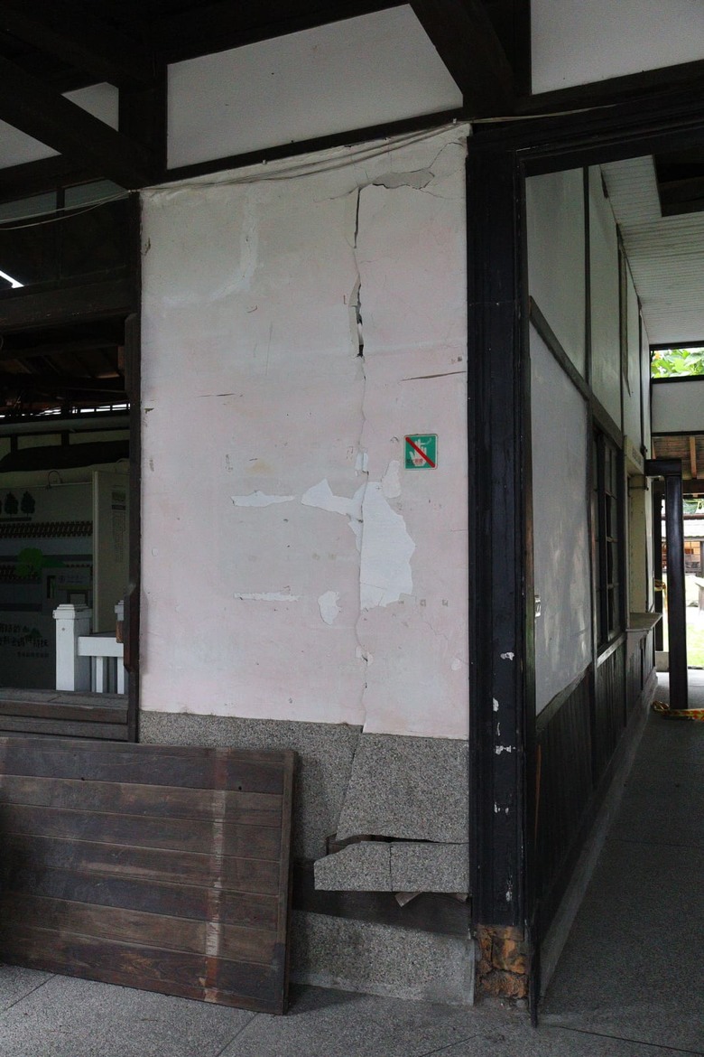 【遊記】原本要來場「鐵道文化」之旅，意外紀錄了「0403 地震」的災損，花蓮鐵道文化園區 - 大漠國渡