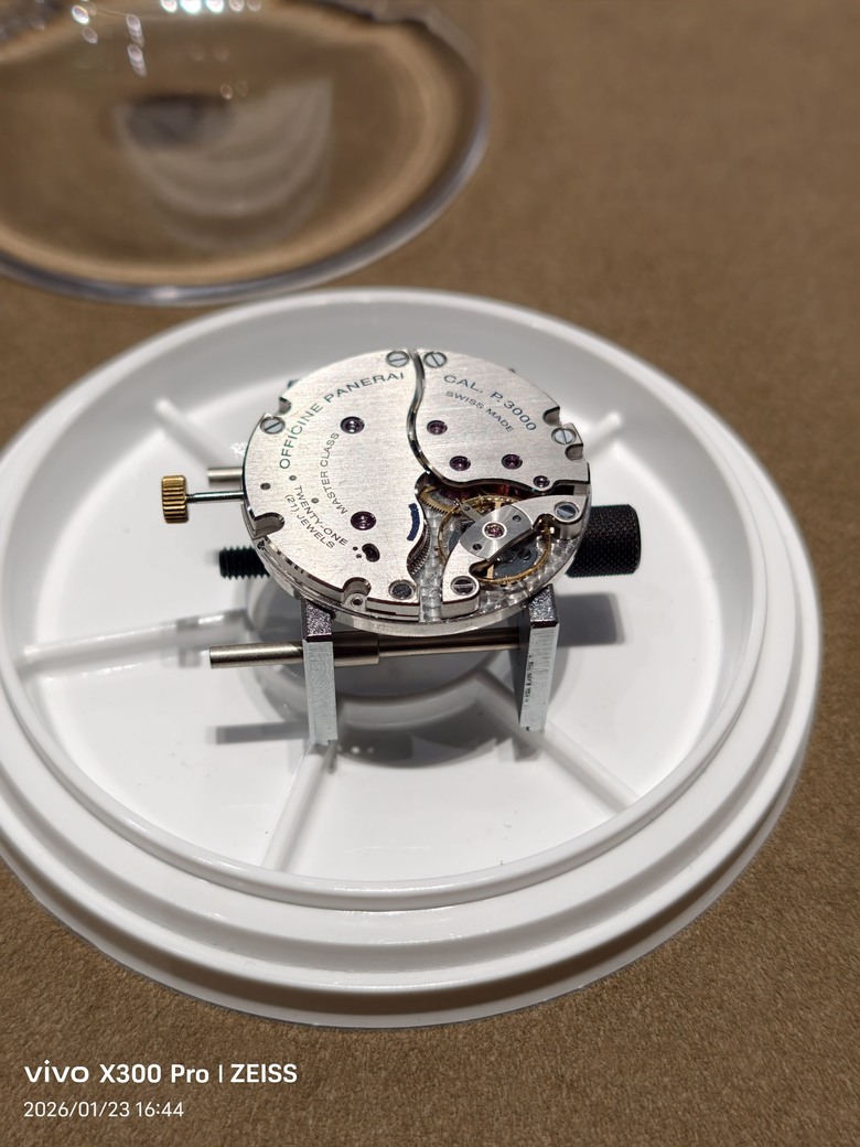 玩錶多年後，終於踏入原廠專櫃。Pam3323~