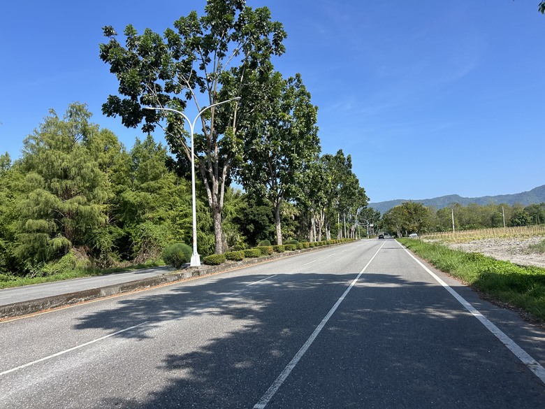 從 平 和 車 站 騎 向 東 華 大 學
