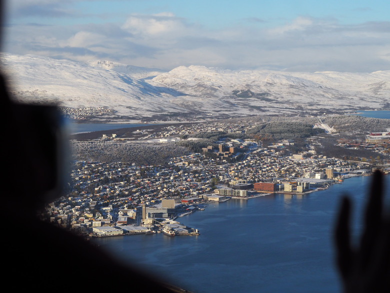 不自駕的挪威北極 Tromsø 特羅姆瑟一日玩透透：纜車登頂、北極大教堂、馴鹿熱狗、跟團追極光