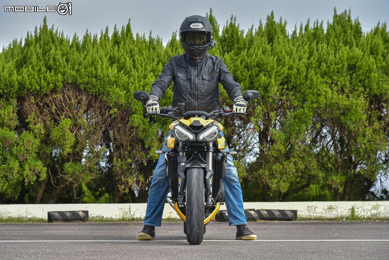 Triumph Street Triple 765 RS試駕｜西裝暴徒的英倫美學。