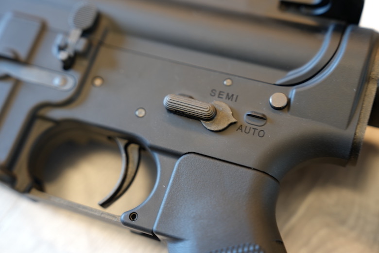 Tokyo Marui EVOLT M4A1 入手開箱! 挑戰 GBBR 的仿真尺寸,電槍科技的全新篇章