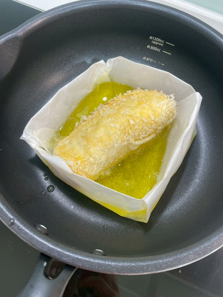 簡單酥脆！韓式起司熱狗吐司捲