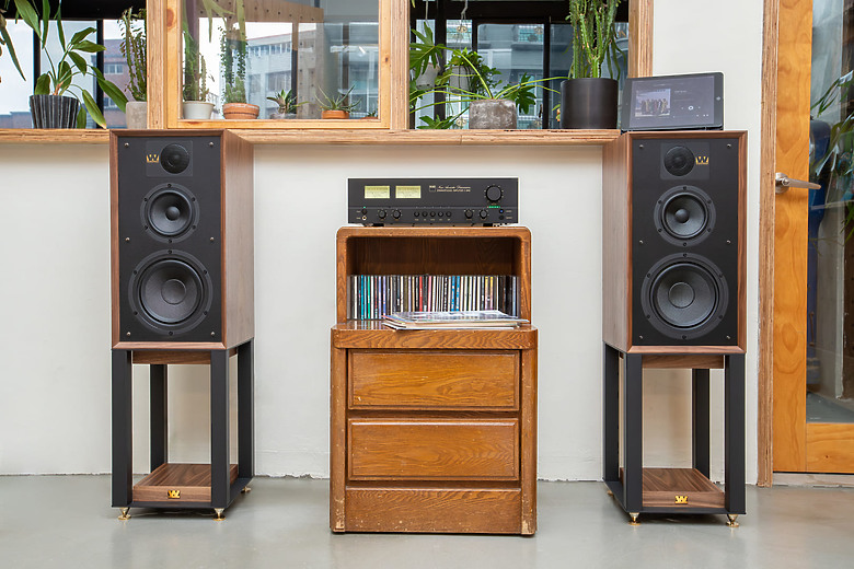 點我看大圖 ☕ 輕啜咖啡,沈浸於 Wharfedale Linton + NAD C3050 的復古聲學魅力 🎶