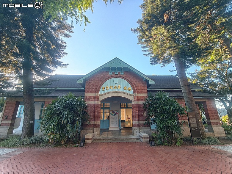 桃園市立大溪木藝生態博物館【壹號館、溪小宿舍、公會堂、木生活館、武德殿、藝師館、大溪歷史館、鳳飛飛故事館、六廿四故事館、工藝交流館與工藝基地、大溪創生館】 — 2025年霜華大溪散策之二