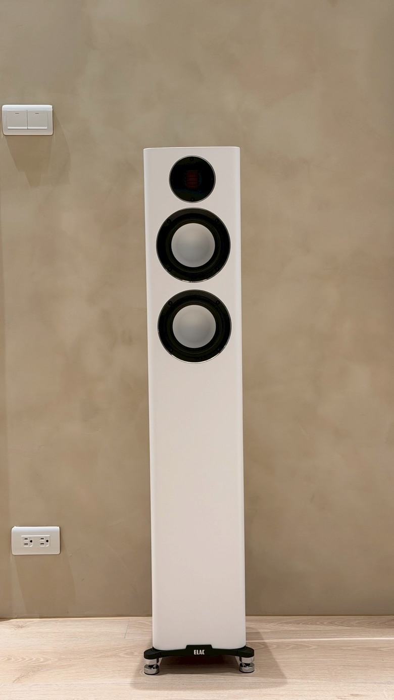 【 案例分享】 ELAC Carina系列 5.1.2 聲道 X 卡拉OK 視聽空間