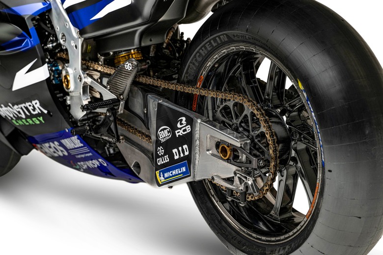 點我看大圖 【MotoGP】Monster Energy YAMAHA 2026 廠隊 YZR-M1 告別直四,全新V4引擎發表
