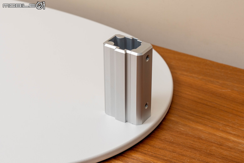 BenQ MindDuo Max 護眼立燈開箱試用 以特殊光柵盾與智慧模式設計提供舒適閱讀照明感受