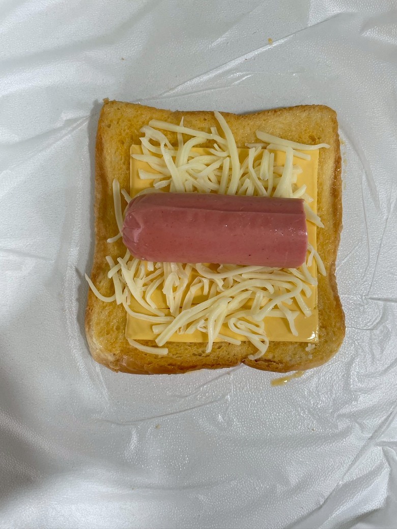 簡單酥脆！韓式起司熱狗吐司捲