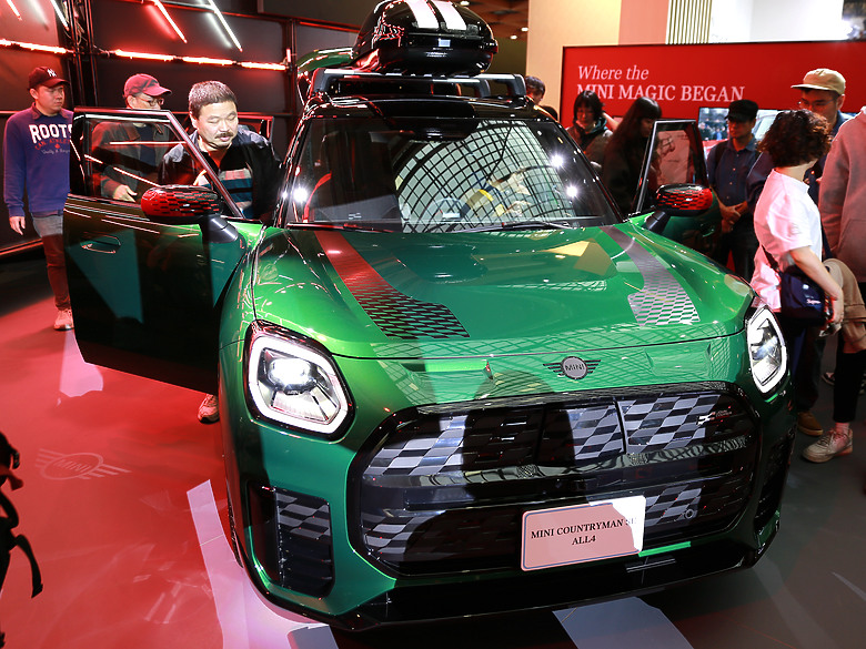 2026車展，規模雖小人潮不少，帥車雲集！