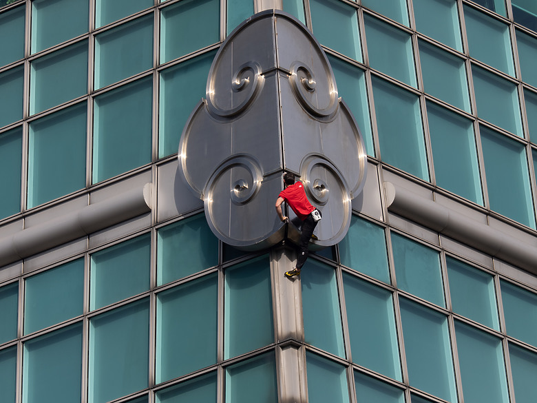 艾力克斯・霍諾德（Alex Honnold）徒手攀爬台北101