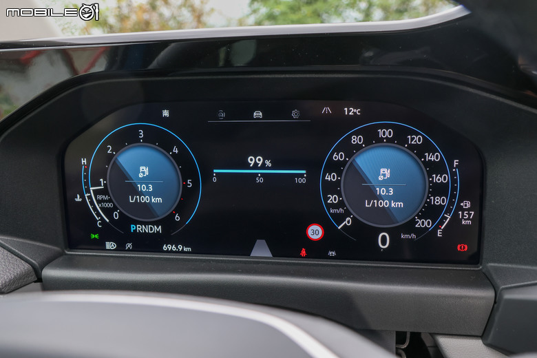 福斯商旅 Volkswagen Caravelle Life 170 試駕｜頂級的空間機能、載客商務皆能滿足！