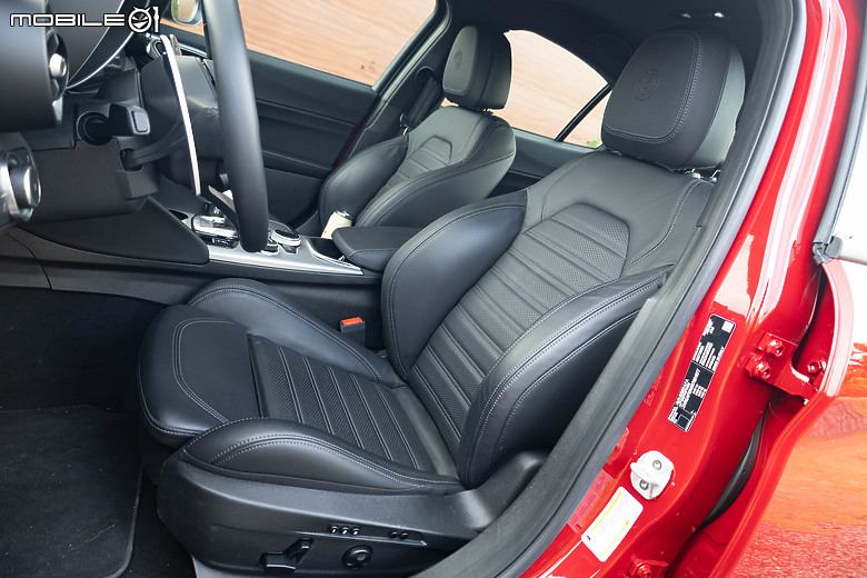 Alfa Romeo Giulia Sprint 長途試駕｜難以抗拒的義大利風情！