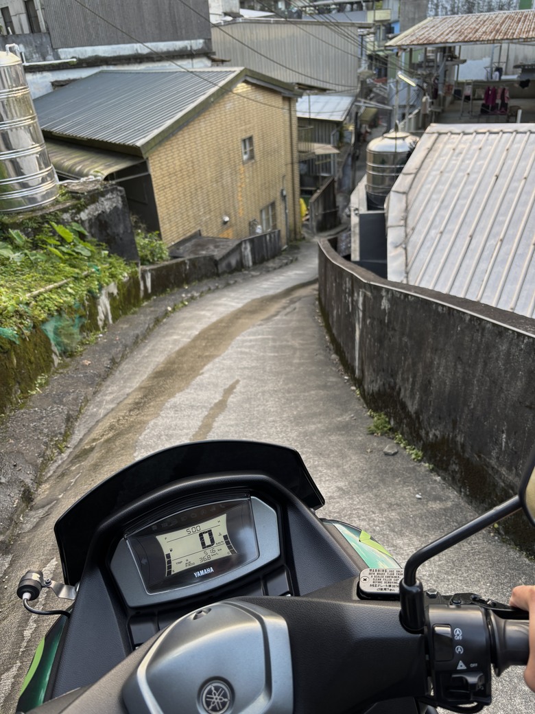 N MAX 155之奇妙的劉銘傳隧道，有點妙的廟