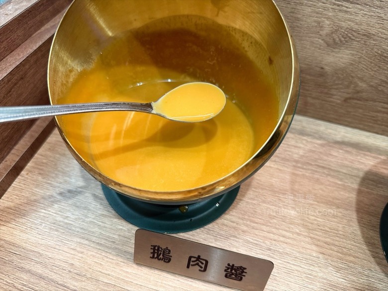 鵝肉火鍋,招牌鵝白湯清香鮮甜、Q嫩鵝肉片、六宮格鮮蔬盤,多樣招牌必點小菜、主食