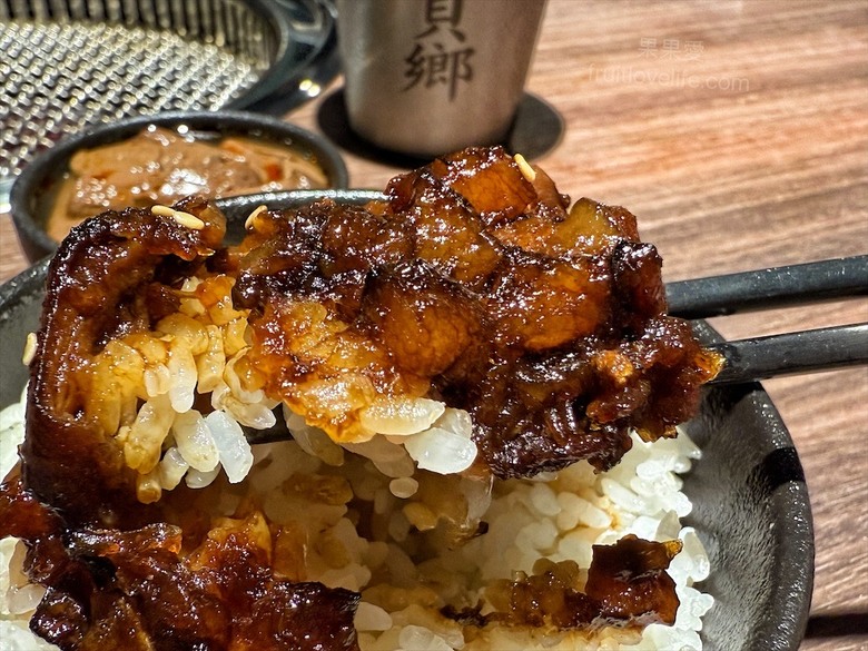 燒肉、火鍋一次滿足，還有豐富的自助吧吃到飽