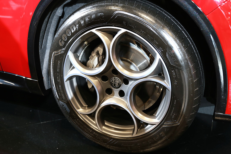 2026車展，規模雖小人潮不少，帥車雲集！