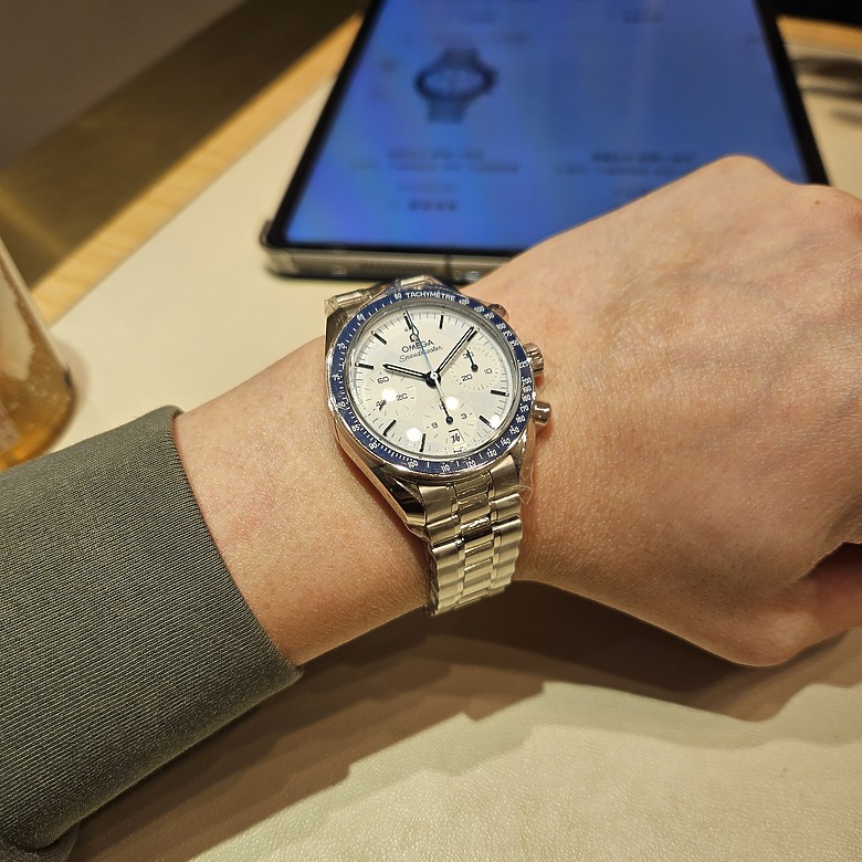點我看大圖 開箱 OMEGA 2026冬季奧運38毫米超霸
