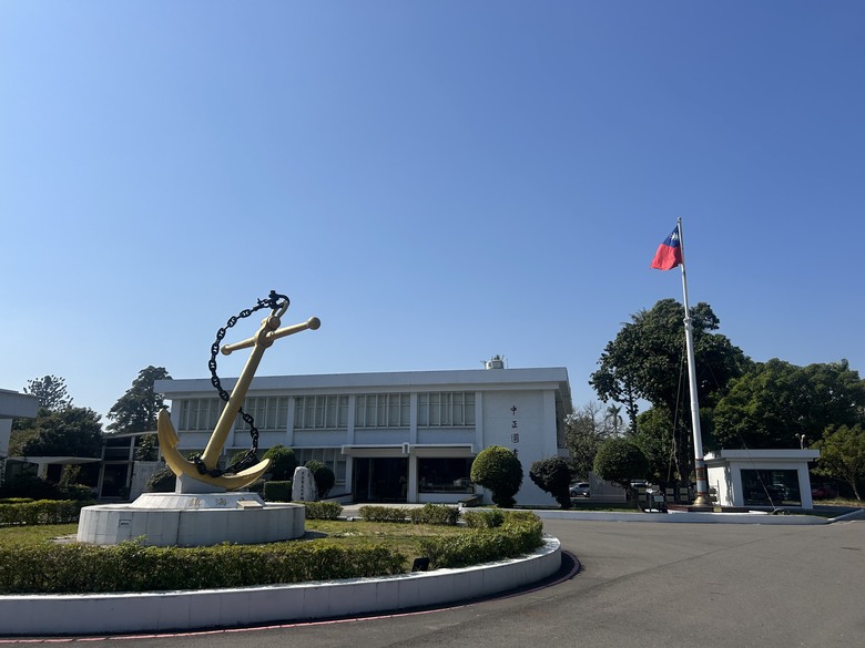 跑 騎 左 營 ( 高 雄 富 邦 馬 拉 松 )