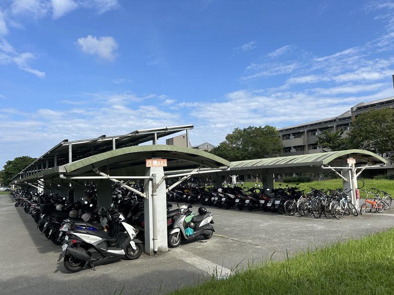 從 平 和 車 站 騎 向 東 華 大 學