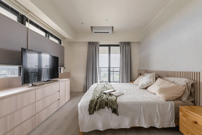 【開箱】高雄室內設計25坪4房2廳｜奶茶木質退休宅｜自然採光溫柔感｜長虹玻璃＋六角磚