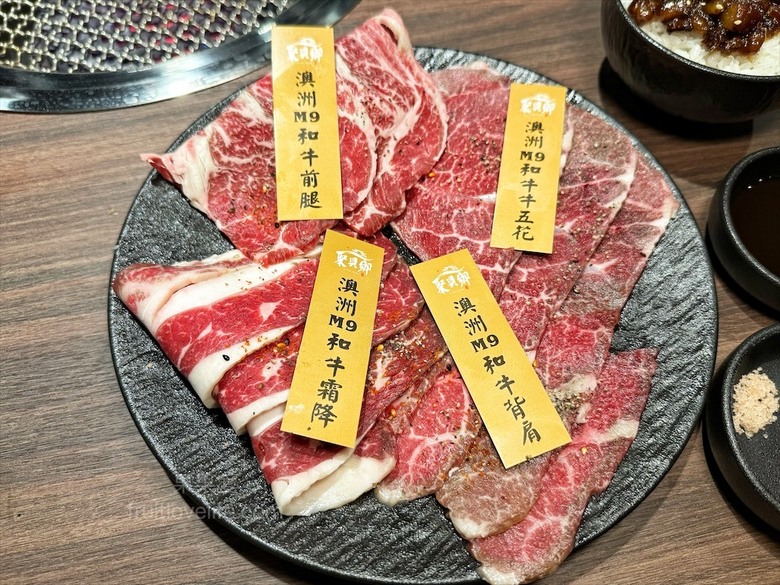 燒肉、火鍋一次滿足，還有豐富的自助吧吃到飽