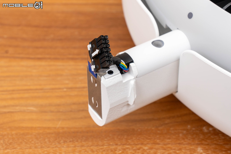 BenQ MindDuo Max 護眼立燈開箱試用 以特殊光柵盾與智慧模式設計提供舒適閱讀照明感受