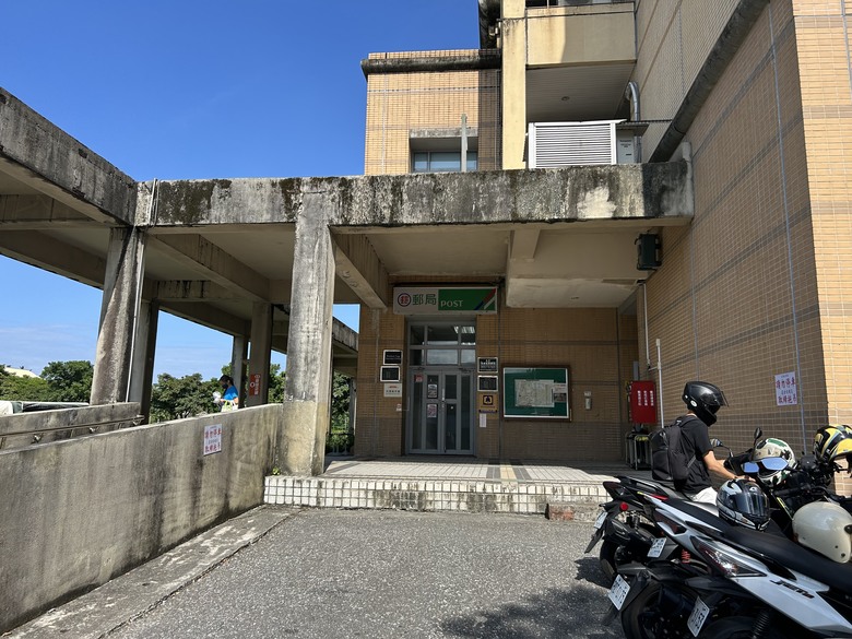從 平 和 車 站 騎 向 東 華 大 學