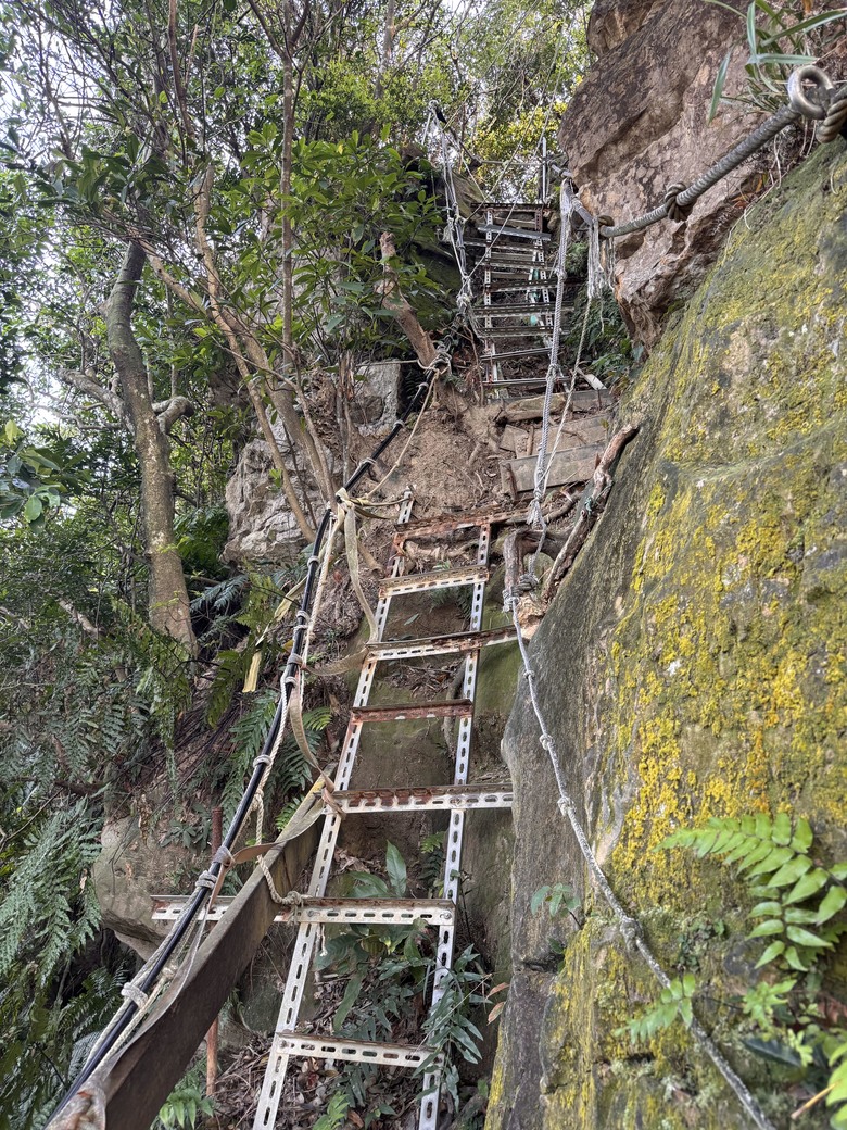 來去家裡附近郊山走一圈 #水尾潭山-#老鷲尖山-#老鷲尖南峰-#汐止鷹石尖-#內溝山-內溝生態館O型