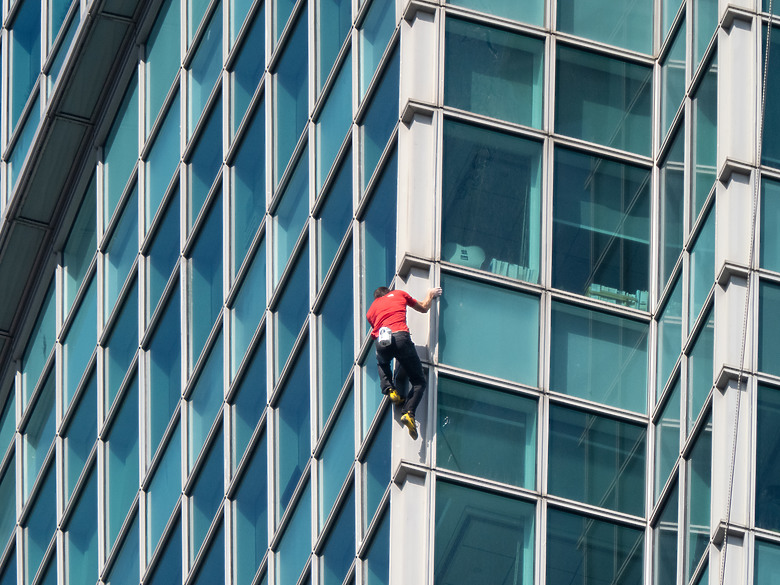 艾力克斯・霍諾德（Alex Honnold）徒手攀爬台北101