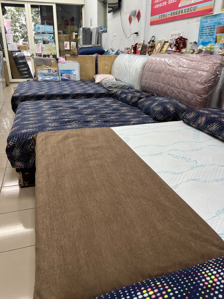 床墊試躺一圈後，發現不一定要花到那個價位
