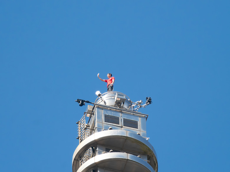 艾力克斯・霍諾德（Alex Honnold）徒手攀爬台北101