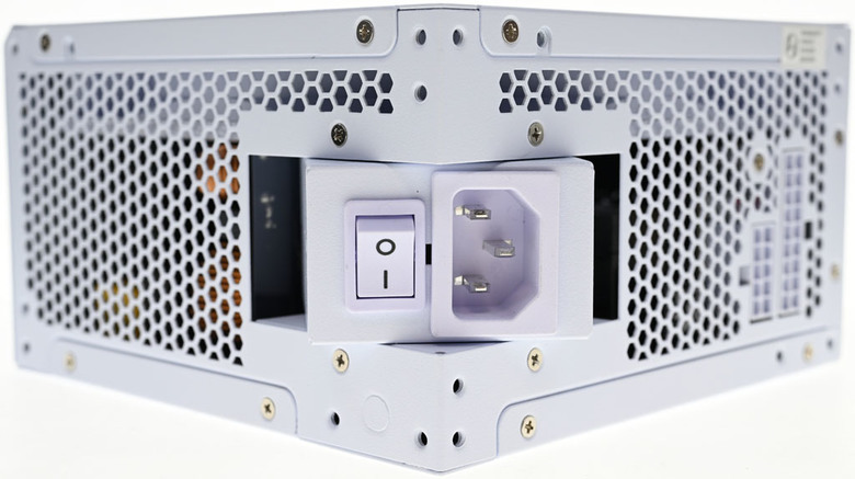 點我看大圖 LIAN LI RS1200G可旋轉交流輸入插座金牌全模組電源開箱