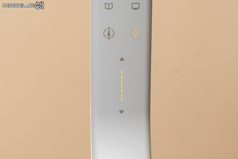 BenQ MindDuo Max 護眼立燈開箱試用 以特殊光柵盾與智慧模式設計提供舒適閱讀照明感受