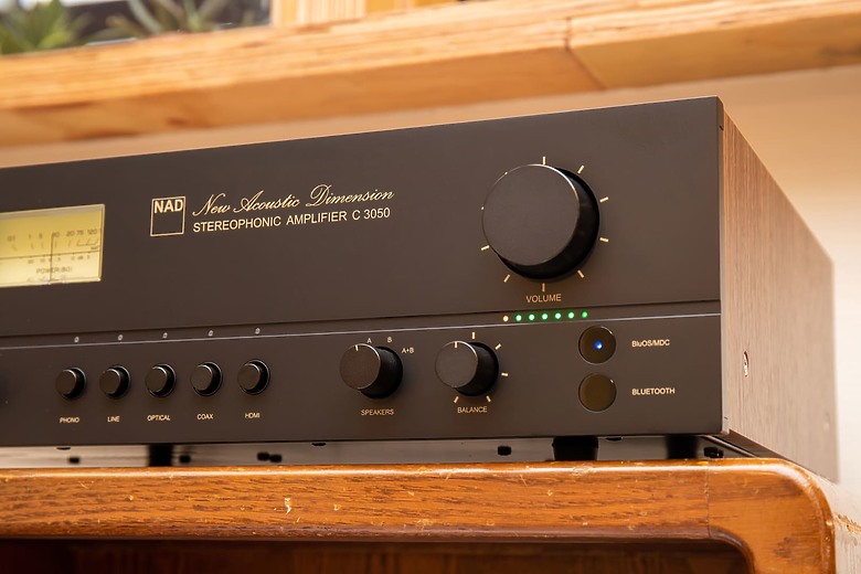 點我看大圖 ☕ 輕啜咖啡,沈浸於 Wharfedale Linton + NAD C3050 的復古聲學魅力 🎶