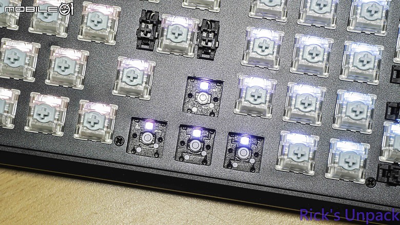 【開箱】實況專武磁軸鍵盤 | CORSAIR VANGUARD PRO 96