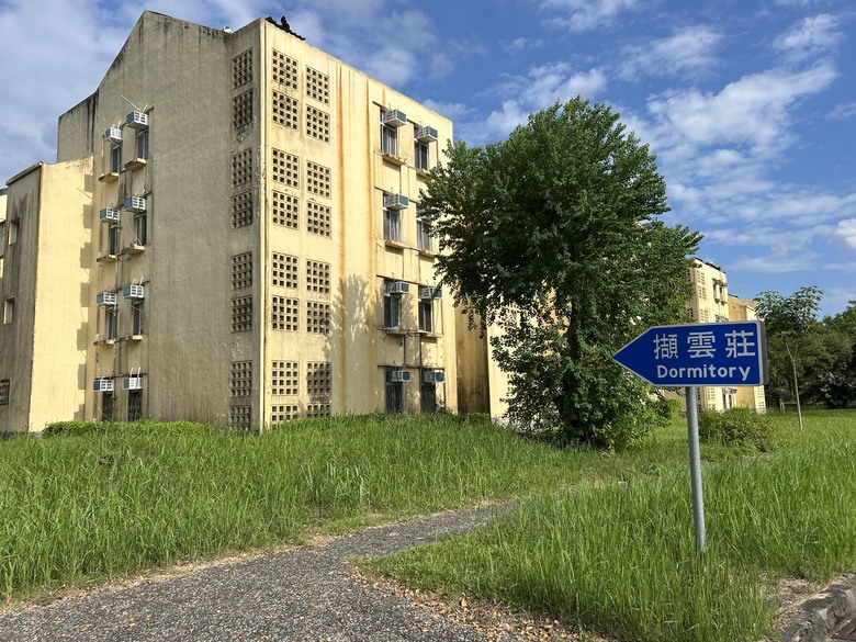 從 平 和 車 站 騎 向 東 華 大 學
