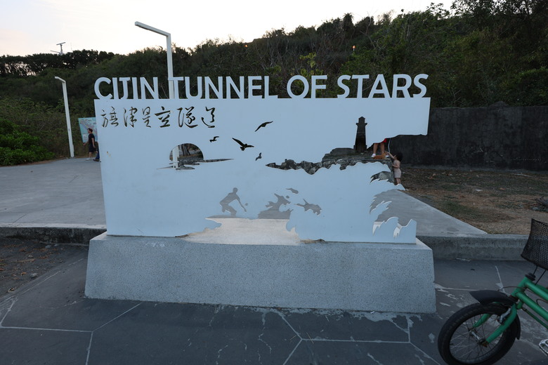 帶著R8的旅行 駁二 高雄流行音樂中心 旗津 高雄燈塔