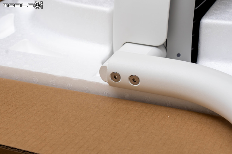 BenQ MindDuo Max 護眼立燈開箱試用 以特殊光柵盾與智慧模式設計提供舒適閱讀照明感受