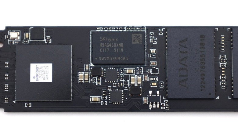 點我看大圖 4TB 大容量 TLC SSD 好選擇 ADATA XPG S70 Blade
