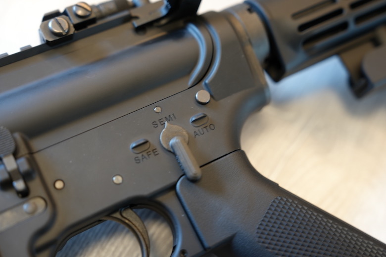 Tokyo Marui EVOLT M4A1 入手開箱! 挑戰 GBBR 的仿真尺寸,電槍科技的全新篇章