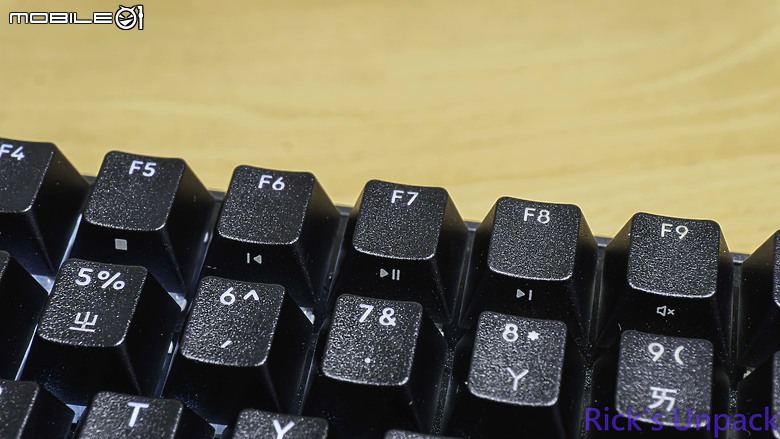 【開箱】實況專武磁軸鍵盤 | CORSAIR VANGUARD PRO 96